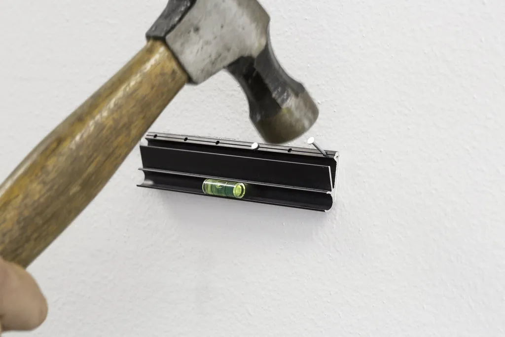 Hangman No Stud Sound Bar Hanger