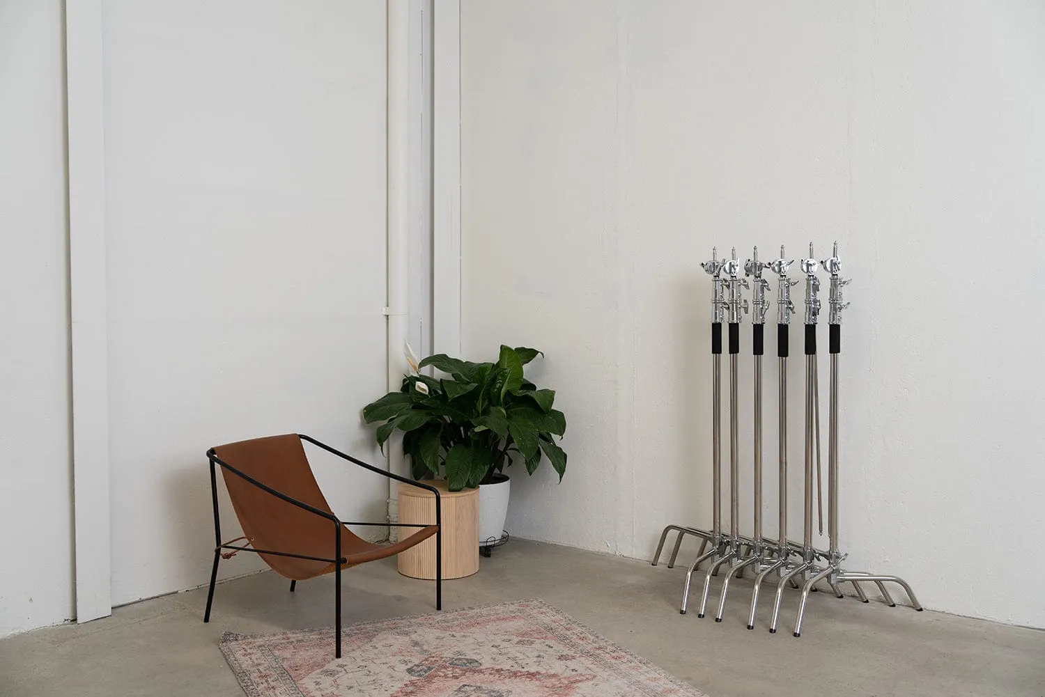 Spectrum C-Stand Wall / Door Mount Holder Rack - Holds 6 Stands (C-Stand Not Included) (OPEN BOX)